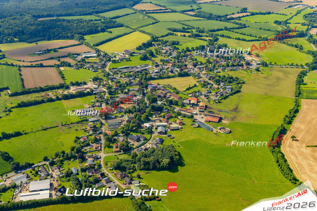 Luftbild der Stadt Bargstedt - Die Luftaufnahme wurde 2025 vom UL-Flugzeug heraus erstellt ( keine Drohne ) - Hochauflösende Luftaufnahme - für professionelle Ausdrucke geeignet. Die Geschenkidee !Hier alle&nbsp;Infos zur Lizenzierung der LuftaufnahmeWir fliegen auch dieses Jahr wieder in Ihre Region um Luftbilder zu erstellen.- Luftbild anfragen