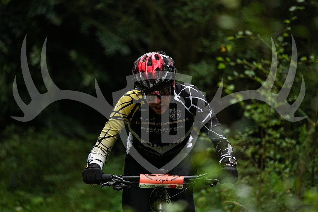 FC109832 | Fotogalerie der Treibjagd im Dunkelwald - Dein MTB Etappenrennen im Erzgebirge - Realisiert mit Pictrs.com