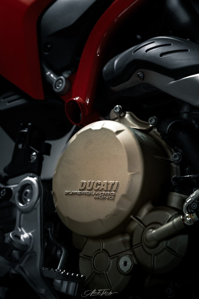 Hypermotard 698 Mono | Entdecken Sie die faszinierende Welt von Alexander Tschuncky Arts: Kreative Fotografie, atemberaubende Automobilkunst und hochwertiger Bilderdruck. Lassen Sie sich inspirieren! - Realisiert mit Pictrs.com