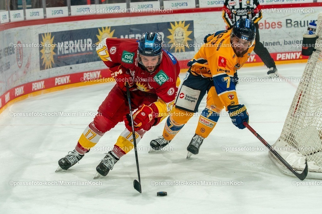 xKKU31102501025 | 31.10.2025, xkkux Eishockey, DEL2, Düsseldorfer EG - Lausitzer Füchse, PSD Bank Dome Düsseldorf: Leon Niederberger (DEG #17) im Zweikampf gegen  Laustiz Kyle Havlena (Nr.7)