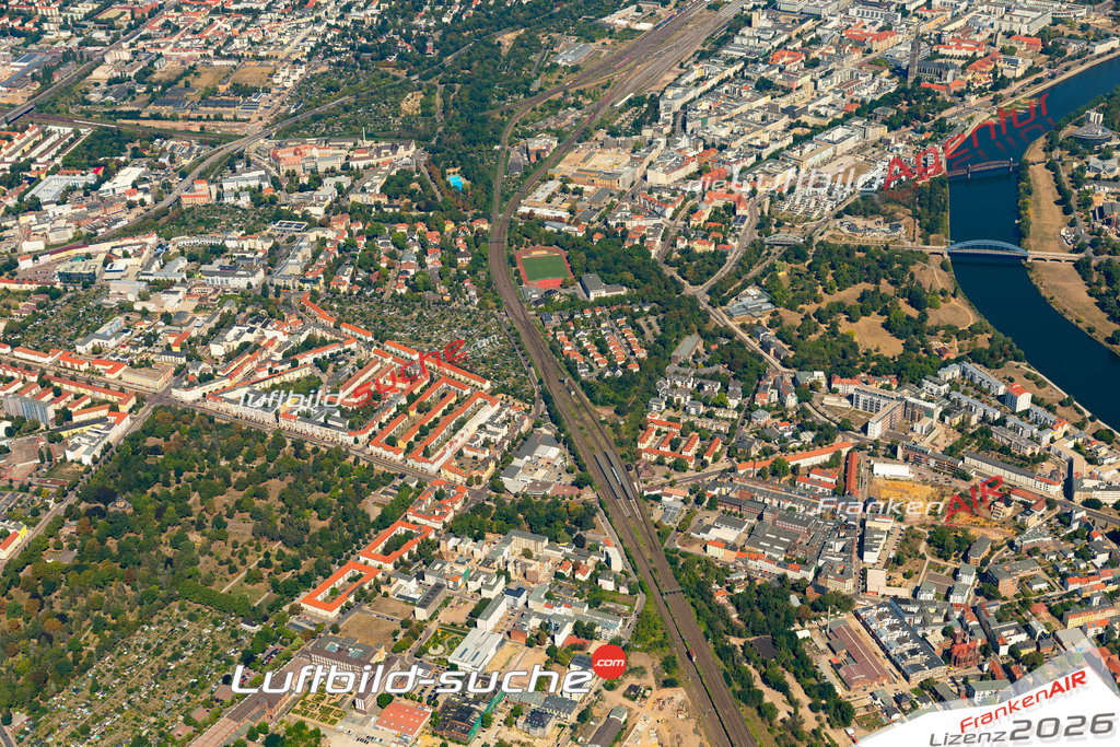 Das Luftbild der Stadt Magdeburg wurde 2022 vom Flugzeug heraus erstellt (keine Drohnen-Aufnahmen) Aufnahmehöhe ca.450 Meter- hohe Bildauflösung und Druck-Qualität. Garantiert!