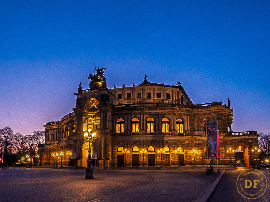 20250410-1-S-9589-S-SeOp-Seite-Wagen | Geschenke, Wandbilder und Accessoires mit Motiven aus Dresden und anderen schönen Orten zur Verschönerung Deines zu Hauses und zum verschenken gewünscht? Wähle Deine Lieblingsbild auf dem Produkt Deiner Wahl. 