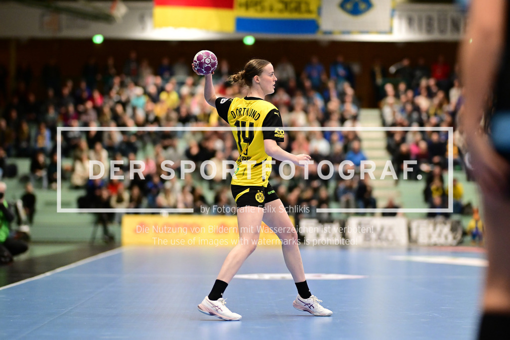 Handball I Frauen I Saison 2024-2025 I 1. HBF I 12. Spieltag I Buxtehuder SV - Borussia Dortmund I 053113 | Alieke van Maurik (14, Borussia Dortmund) - Realisiert mit Pictrs.com
