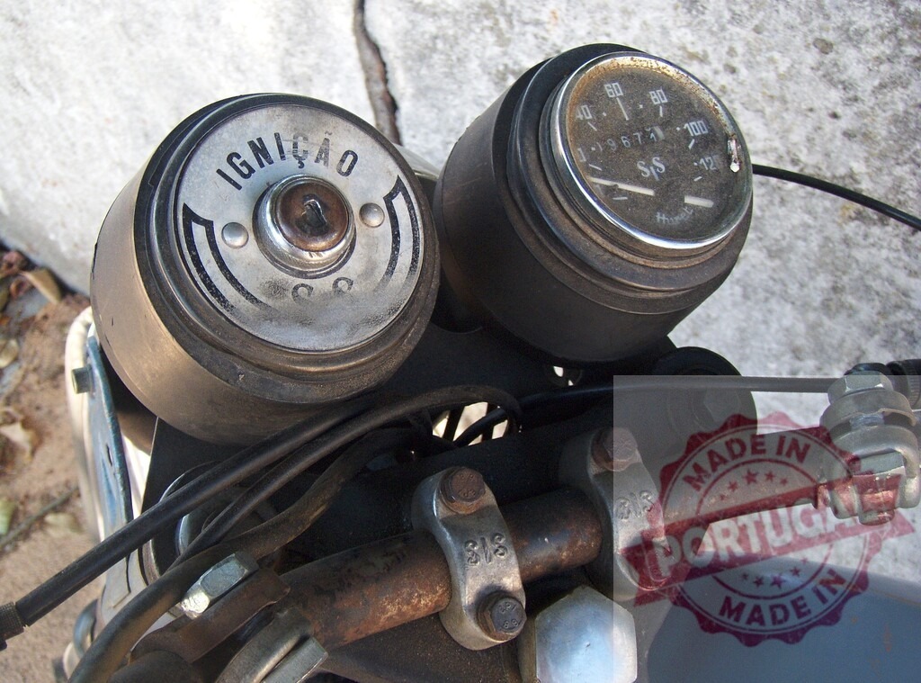 Ignition key and speedometer of vintage motorcycle showing mileage | Close-up of the ignition key and speedometer of a vintage motorcycle, displaying its mileage and highlighting the wear and tear of time - Realized with Pictrs.com