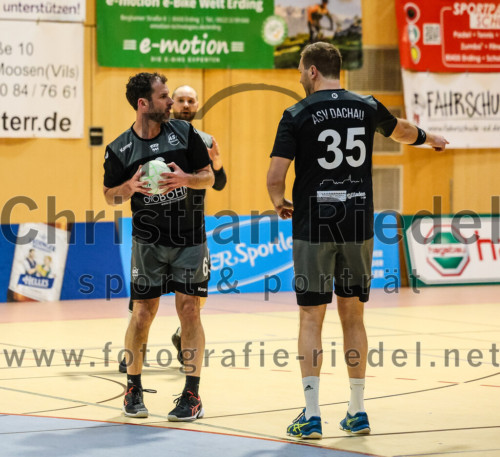 2024-03-23_070_SpVgg_Altenerding_II_gegen_ASV_Dachau_III | Erding, Deutschland, 23.03.2024:
Handball, Bezirksklasse Männer Staffel Süd West 2023 / 2024, 14. Spieltag, SpVgg Altenerding II gegen ASV Dachau III, Endergebnis: 24:32

Peter Strauch (ASV Dachau, #6), Emil Kottmeir (ASV Dachau, #35)

Foto: Christian Riedel / fotografie-riedel.net