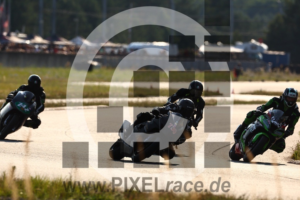 start-20240803_05204 | Schöne Erinnerungen an spannende Momente - das festzuhalten ist unser Job. PIXELrace.de ist seit 2003 auf den Rennstrecken Europas unterwegs um die Action draußen beim Fahren und die wunderbare Stimmung imm Fahrerlager für euch einzufangen.