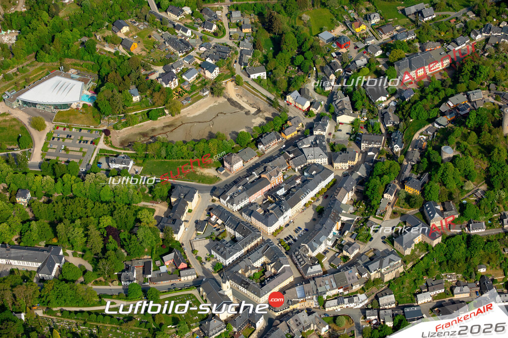 Das Luftbild der Stadt Bad Lobenstein wurde 2022 vom Flugzeug heraus erstellt (keine Drohnen-Aufnahmen) Aufnahmehöhe ca.450 Meter- hohe Bildauflösung und Druck-Qualität. Garantiert!