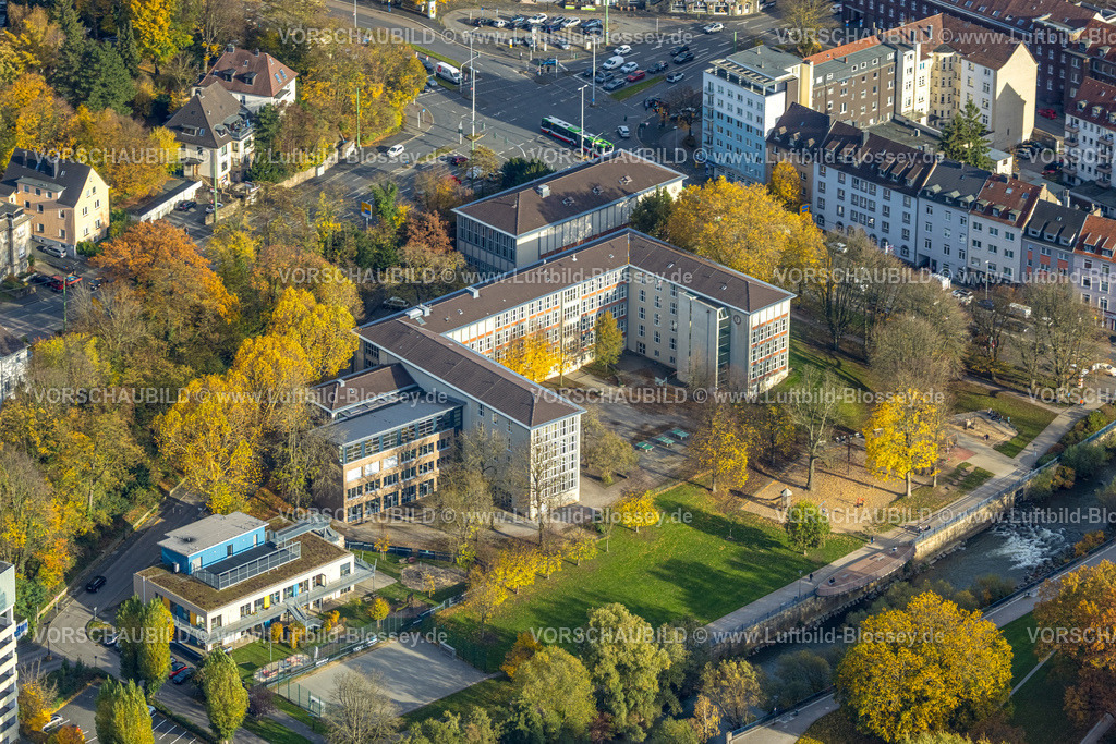 Hagen251102624 | Luftbild, Schule Ricarda-Huch-Gymnasium, Kindertagesstätte St. Paula des Caritasverbandes Hagen, herbstliche Bäume, Mittelstadt, Hagen, Ruhrgebiet, Nordrhein-Westfalen, Deutschland