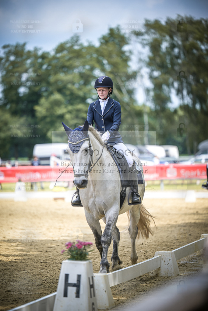 DOS_5703 | Entdecke hochwertige Reitturnierfotos von Foto Oger. Professionell, emotional und authentisch – jetzt Lieblingsmomente im Shop bestellen. - Realisiert mit Pictrs.com