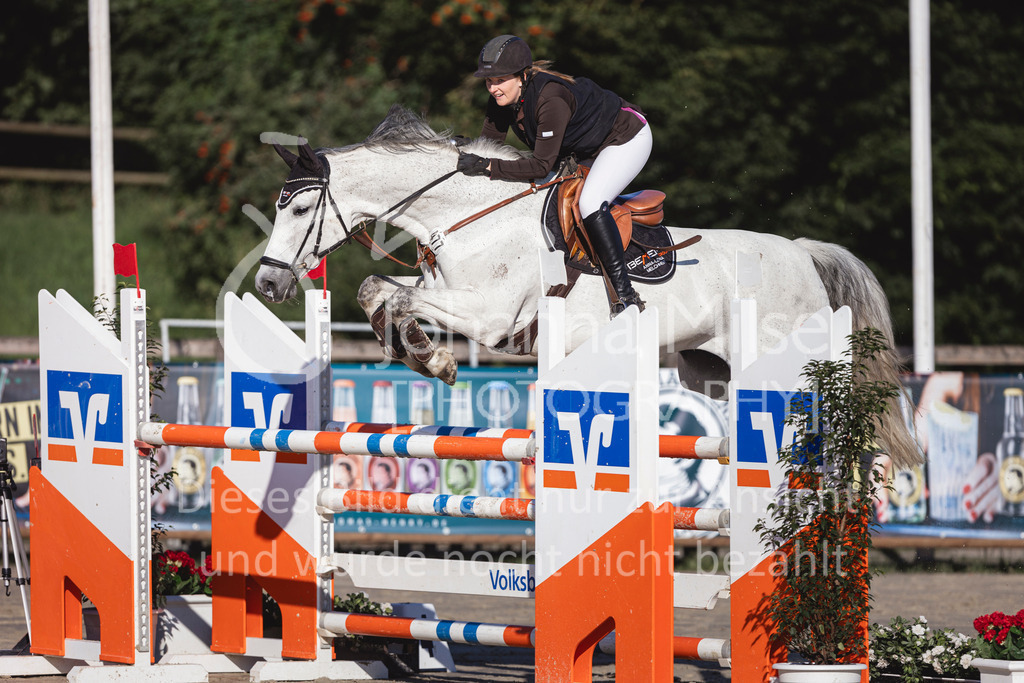 240714_BHO_M1-Spr-110 | Deine schönsten Turniermomente als professionelle Fotos! Entdecke hochwertige Pferdesport-Fotografie im Online-Shop. Jetzt Fotos finden & bestellen!