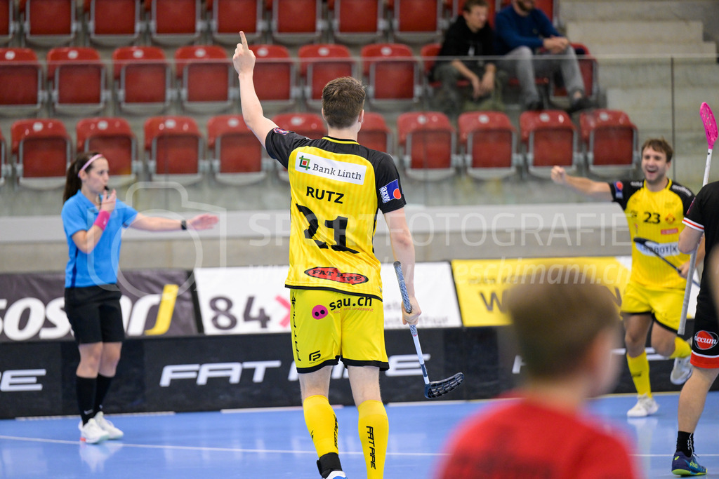 HC Rychenberg vs UHC Uster - 14. October 2022 | HC Rychenberg vs UHC Uster
AXA Arena, Winterthur
Niklas Rutz (#21 HC Rychenberg) erzielt das 1:0.
Bild: Sportfotografie Markus Aeschimann | www.markus-aeschimann.ch - Realisiert mit Pictrs.com