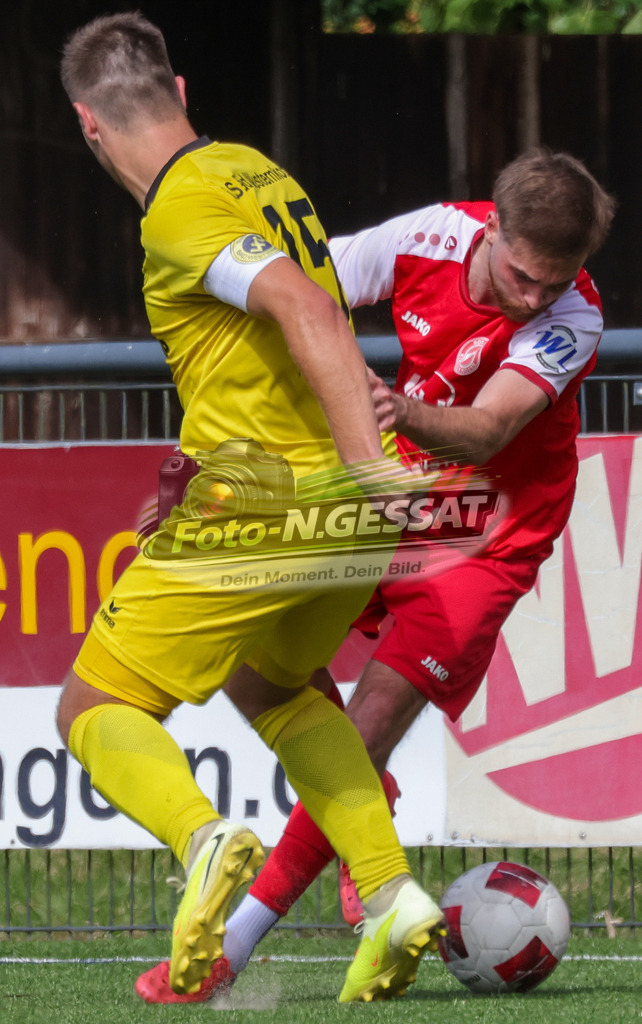 FC RW Kirchlengern - SuS Bad Westernkotten | Auf dem Bild zu sehen: Rot FC RW Kirchlengern: Levin Güzelel ; gelb SuS Bad Westernkotten: Lukas TraufetterFC RW Kirchlengern, SuS Bad Westernkotten, Saison 26/27, Westfalenliga, Kirchlengern, Deutschland - Realisiert mit Pictrs.com