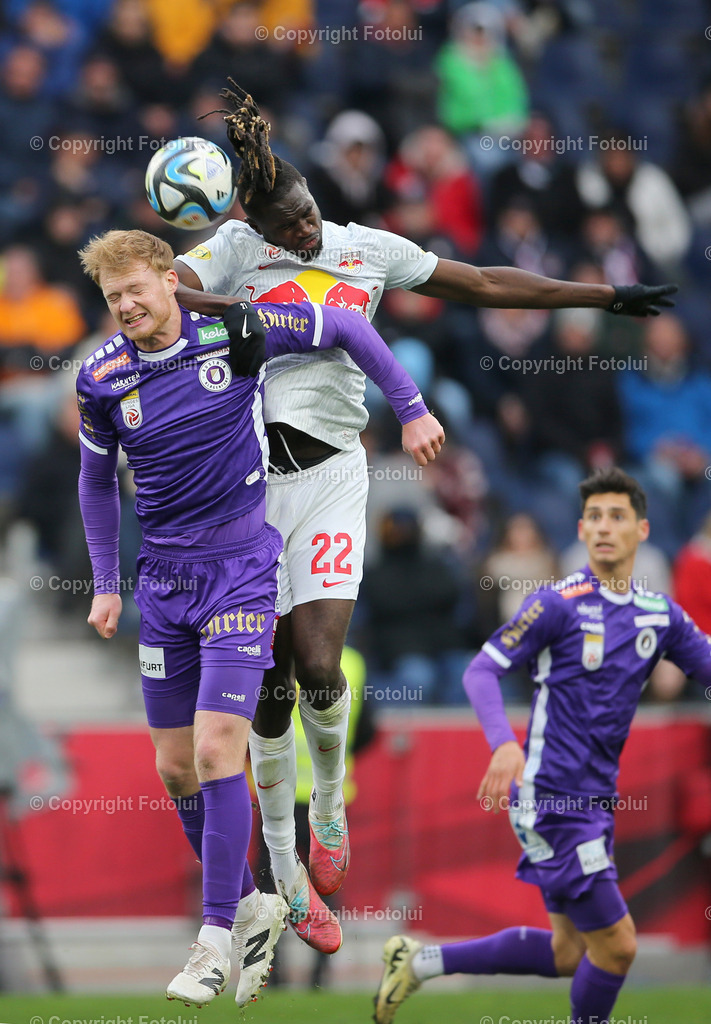 A_LUI_21042024_32 | SPORT,FUSSBALL.ADMIRAL BUNDESLIGA RED BULL SALZBURG-AUSTRIA KLAGENFURT. 21.04.2024 IM BILD: OUMAR SOLET (SALZBURG) UND JONAS ARWEILER  (KLAGENFURT) FOTO.FOTOLUI/MW