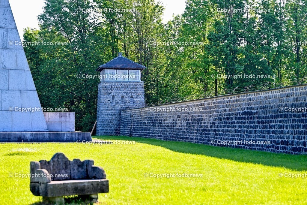 Internationale Gedenk- und Befreiungsfeier Gedenkstaette Mauthausen 2025_ 11.05.2025-14 | 11.05.2025, Mauthausen, AUT, Internationale Gedenk- und Befreiungsfeier Gedenkstaette Mauthausen 2025, 80 Jahre Befreiung KZ Mauthausen im Bild Mauer, Stacheldraht, Wehrturm