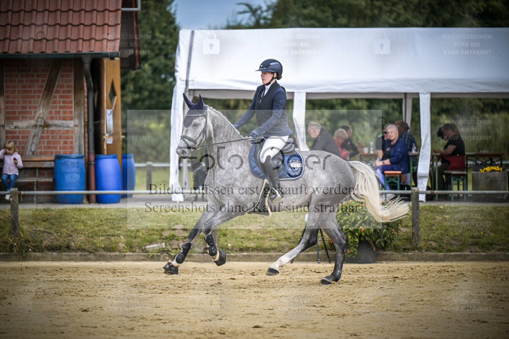 DOS_4413 | Entdecke hochwertige Reitturnierfotos von Foto Oger. Professionell, emotional und authentisch – jetzt Lieblingsmomente im Shop bestellen. - Realisiert mit Pictrs.com