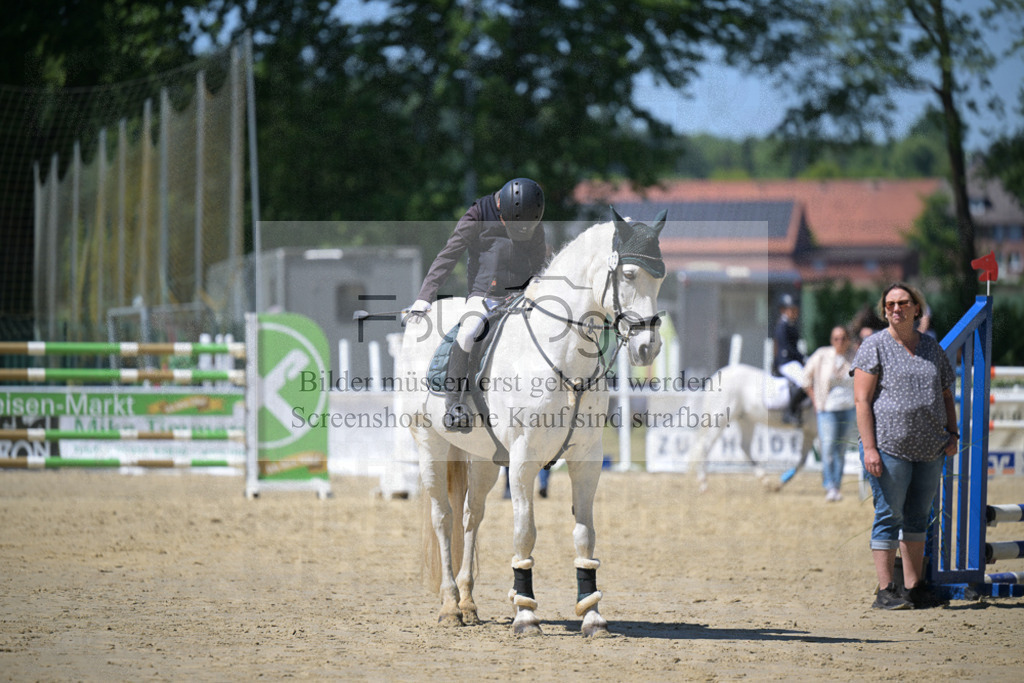 DOS_9642 | Entdecke hochwertige Reitturnierfotos von Foto Oger. Professionell, emotional und authentisch – jetzt Lieblingsmomente im Shop bestellen.Deutschlandweite Turnierfotografie. - Realisiert mit Pictrs.com