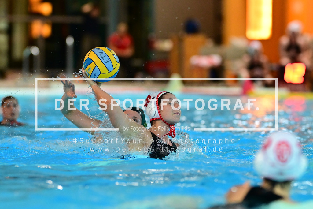 Wasserball I Frauen I Saison 2025-2026 I Bundesliga I 4. Spieltag I Eimsbütteler TV - SSV Esslingen I 04961 | Lilly Scafi (10, ETV Hamburg) - Realized with Pictrs.com