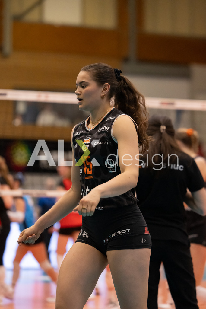 Volleyball I Frauen I Saison 2025-2026 I Volleyball NLA | Women I  Playoffs Finals 2/5 I  VC Kanti Schaffhausen - viteos NUC I  10.04.2026 | 15 Alix De Micheli (CH) (Viteos NUC) – Mitte - Realisiert mit Pictrs.com