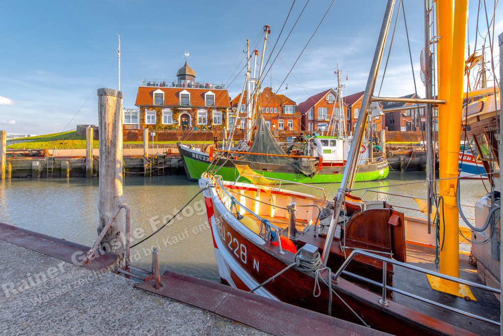 025 Neuharlingersiel - 31-10-2018 -R Ganske | Onlineshop mit Bildern von Stränden, Häfen und Meer. Leinwände, Poster, Kalender und andere Materialien erhältlich. Kommerzielle Lizenzen möglich.  - Realisiert mit Pictrs.com