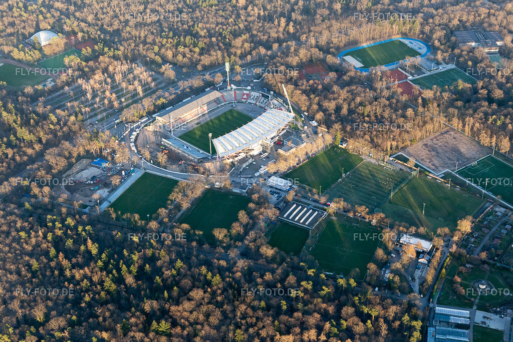 Wildparkstadion, Baustelle | Luftbild: Wildparkstadion, Baustelle im Ortsteil Innenstadt-Ost in Karlsruhe im Bundesland Baden-Württemberg in Deutschland. Foto: IMG_112945.jpg vom 20.03.2019 durch Werner Riehm/FLY-FOTO.de - Realisiert mit Pictrs.com