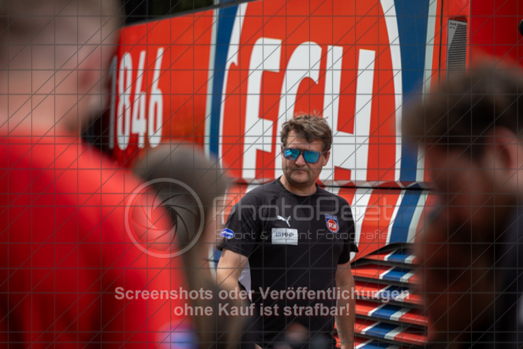 20250706_140813_0184 | #,TSG Salach (blau) vs. 1.FC Heidenheim (rot), Fußball, Freundschaftsspiel - WfV, Saison 2025/2026, Rasensportplatz, Staufenecker Str. 41, 73084 Salach, 06.07.2025 - 15:30 Uhr,Foto: PhotoPeet-Sportfotografie/Peter Harich