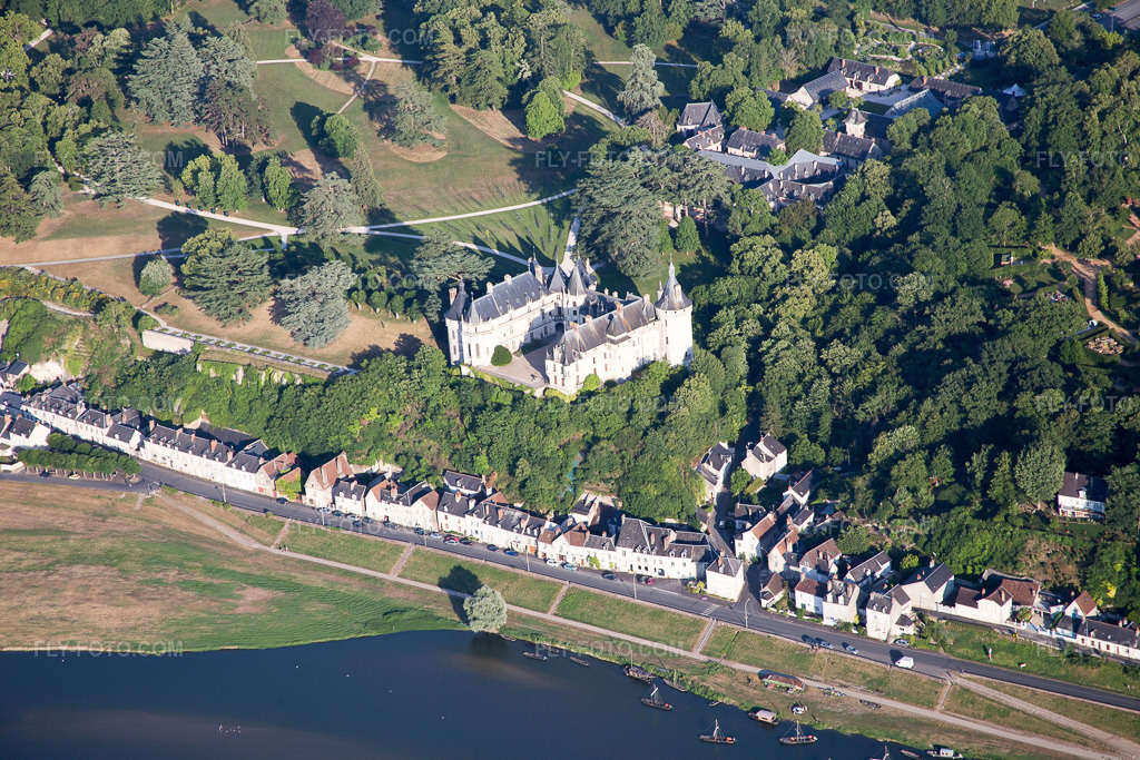 Aerial view: View of the town in Chaumont-sur-Loire in the state Loir et Cher, France. – Photo: IMG_081215.jpg taken on 06/19/2015 by Werner Riehm/FLY-FOTO.com – Resolution of the original: 5472 x 3648 px