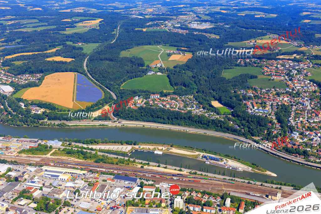 Die Luftaufnahme der Stadt Passau wurde 2017 vom Flugzeug heraus erstellt ( keine Drohne )- hohe Auflösung für beste Qualität