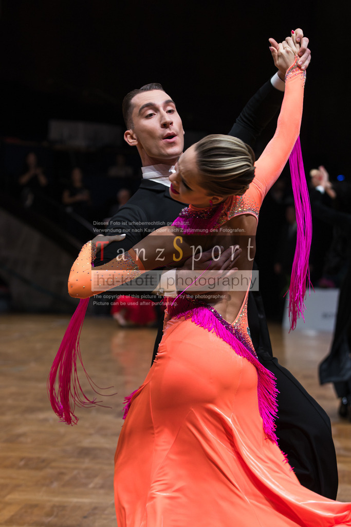 20250820_WDSF Standard Rising Stars R3-3426 | Tanzsportbilder, Standardtanz, Lateintanz, WDSF, DTV, LTVB, dancecomp, goc, hessen tanzt, blaues band der spree, walzer, tango, wiener walzer, slowfox, quickstepp, samba, rumba, cha-cha-cha, paso doble. jive, hd-kroft photography, turniertanzsport