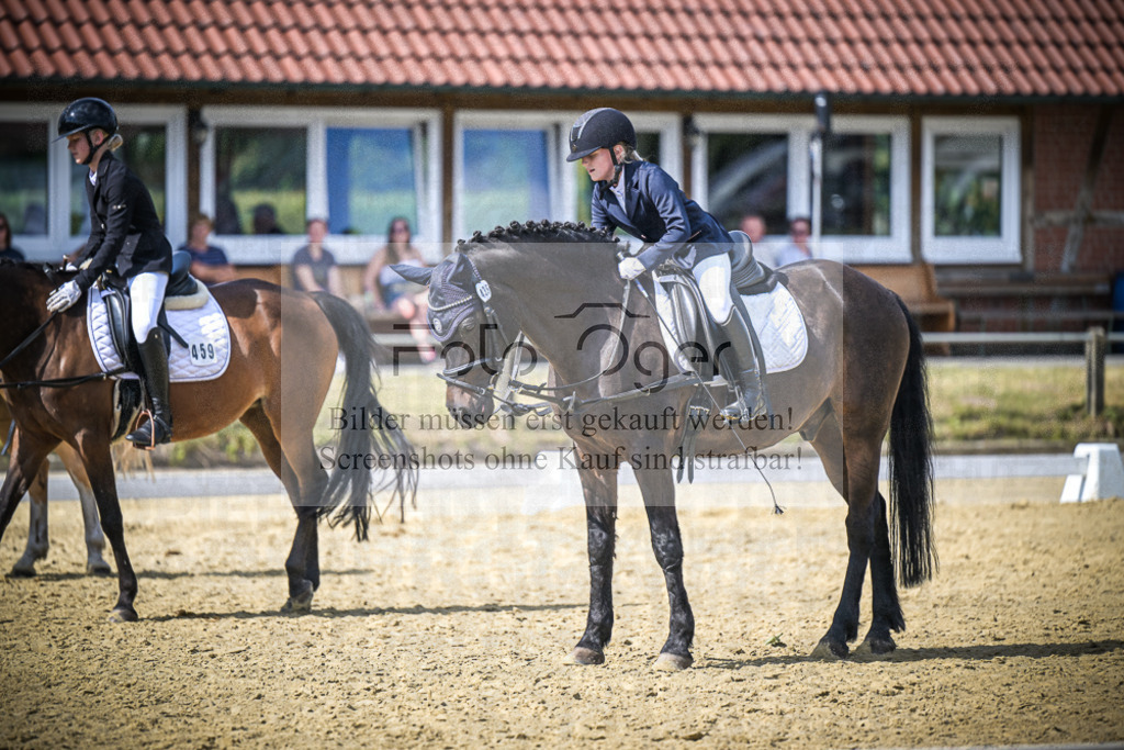 DOS_8754 | Entdecke hochwertige Reitturnierfotos von Foto Oger. Professionell, emotional und authentisch – jetzt Lieblingsmomente im Shop bestellen.Deutschlandweite Turnierfotografie. - Realisiert mit Pictrs.com