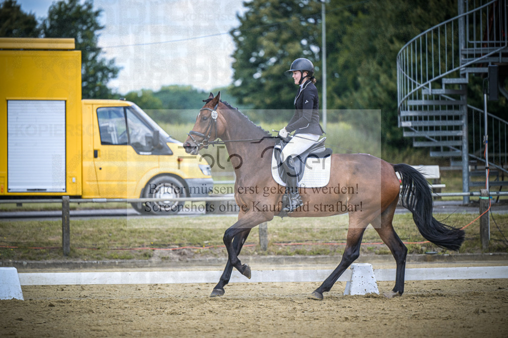 DOS_4823 | Entdecke hochwertige Reitturnierfotos von Foto Oger. Professionell, emotional und authentisch – jetzt Lieblingsmomente im Shop bestellen.Deutschlandweite Turnierfotografie. - Realisiert mit Pictrs.com