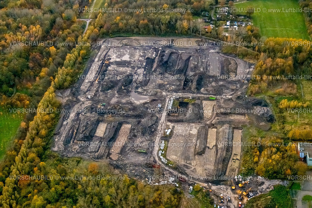 Bergkamen231103575 | Luftbild, Baugelände Schacht Kuckuck für neue Waldsiedlung am Kleiweg auf dem ehemaligen Bergwerk Grimberg 3/4 Gelände, umgeben von herbstlichen Laubbäumen, Weddinghofen, Bergkamen, Ruhrgebiet, Nordrhein-Westfalen, Deutschland