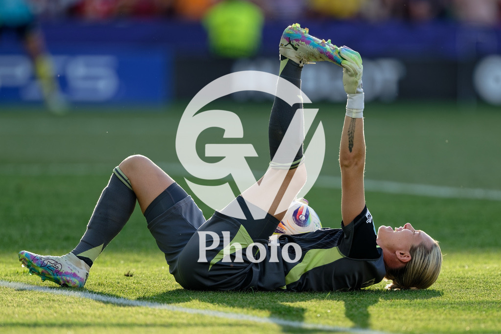 Denmark v Sweden - UEFA Women's EURO 2025 Group C | GENEVA, SWITZERLAND - JULY 4: Jennifer Falk of Sweden has cramps during the UEFA Womens EURO 2025 Group C match between Denmark and Sweden at Stade de Geneve on July 4, 2025 in Geneva, Switzerland. (Photo by Giuseppe Velletri/Sports Press Photo/Getty Images)