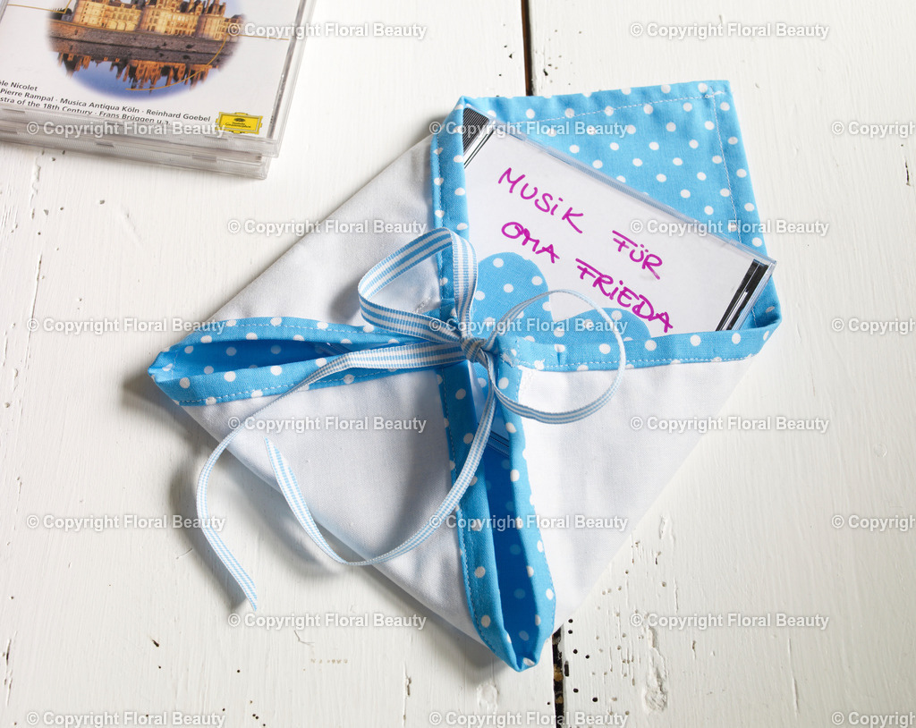 Stoffbrief_Geschenkverpackung_09 | Onlineshop für hochwertige Wandbilder. Bei uns findet ihr selbstgestaltete Blumenmotive. Das perfekte Geschenk, als Praxisdeko oder die eigene Wohnung. Alle künstlerischen Blumenfotos sind auf Leinwand, FineArtPrint, Kunstdruck und vielem mehr zu erwerben - Realisiert mit Pictrs.com