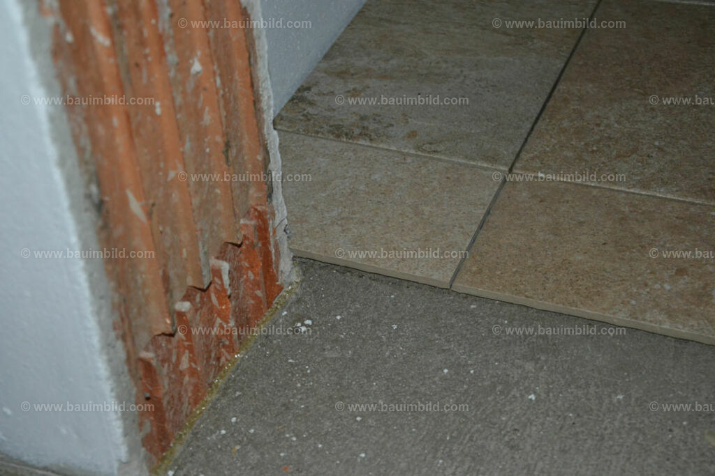 bib-lg21-fliesenlegerarbeiten-0004 | Nach LV-Leistungsgruppen sortierte Detailfotos über den Bau eines Hauses. Alle Hausbau-Bilder direkt vom Urheber und Autor der Website Haus-Selber-Bauen.com