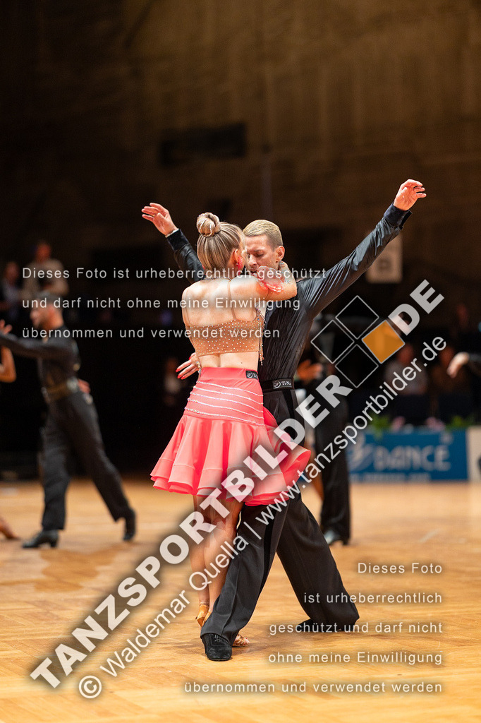 20230812-11086 | Hier finden Sie Tanz Bilder vom Latein und Standard Formationen tanzen. Sportbilder vom Tanzsport. Schöne Fotos und von Weltmeisterschaft, Europameisterschaft, Bundesliga, Regionalliga, Oberliga und Landesliga sowie von GOC Stuttgart, DanceComp, WM Bremen