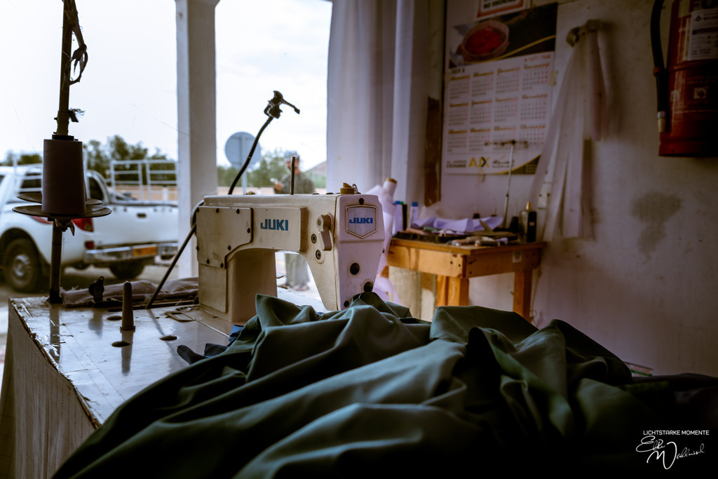 Frauenmarkt in Ibra, Oman | Herzlich willkommen auf meiner Seite! Ich bin Elke Wallnisch, Deine Fotografin für lichtstarke Momente. Der Name steht für alles, was mich mit der Fotografie verbindet: Das Licht und seine machtvolle Wirkung auf eine Situation oder unsere Stimmung - Realisiert mit Pictrs.com