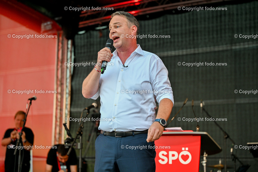 SPOe-Wahlkampfauftakt zur Nationalratswahl 2024_ 29.08.2024-90 | 29.08.2024, Linz, AUT, SPOE Wahlkampfauftakt zur Nationalratswahl 2024 in Linz im Bild Andi Babler (SP, Bundesparteivorsitzender, Spitzenkandidat SPOe)