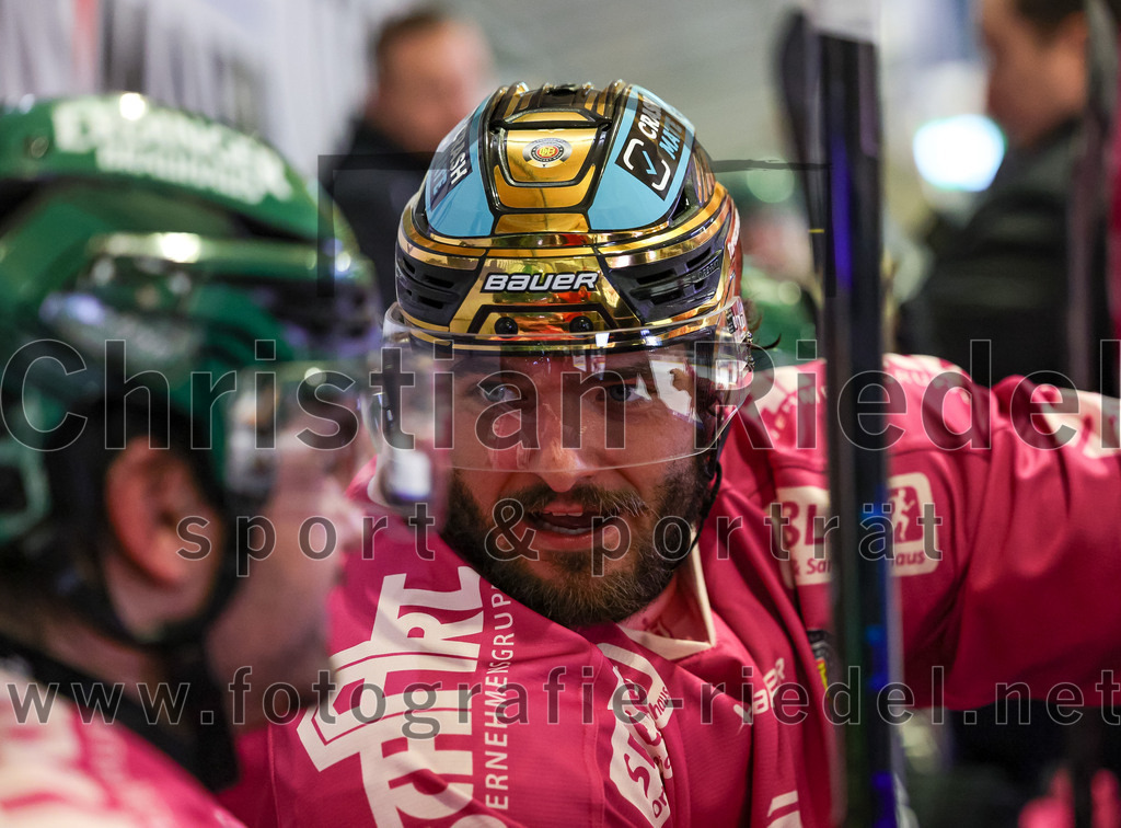 2025-10-05_122_TSV_Erding_gegen_Heilbronner_Falken | Erding, Deutschland, 05.10.2025:Eishockey, Oberliga Süd 2025 / 2026, 6. Spieltag, TSV Erding gegen Heilbronner Falken, Endergebnis: 3:1Marc Schmidpeter (Erding Gladiators, #33)Foto: Christian Riedel / fotografie-riedel.net
