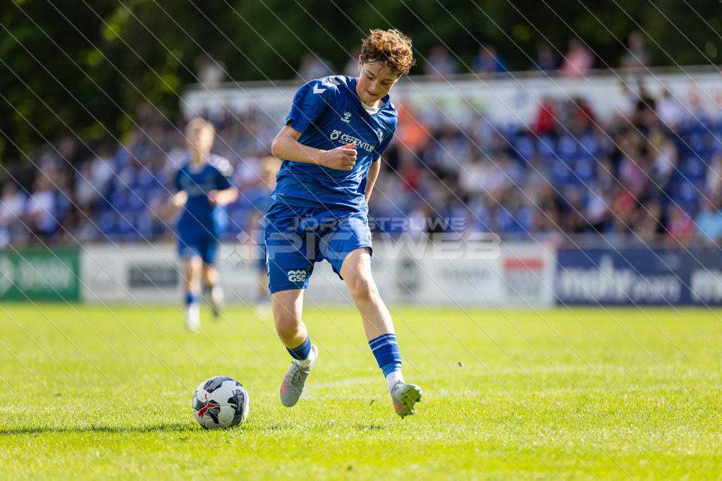 20250920_Picselweb-Fotografie_1R3_0539 | JFV D/A &amp; Stade - VfB Oldenburg0:1 VfB no70:2 VfB no70:3 VfB JFV Eigentor0:4 VfB no70:5 VfB no71:5 JFV no3 Jaric Jimenez-Voss2:5 JFV no9 Janko Sylvester3:5 JFV no16 Damian Elias Mihro Burekovic - Realisiert mit Pictrs.com