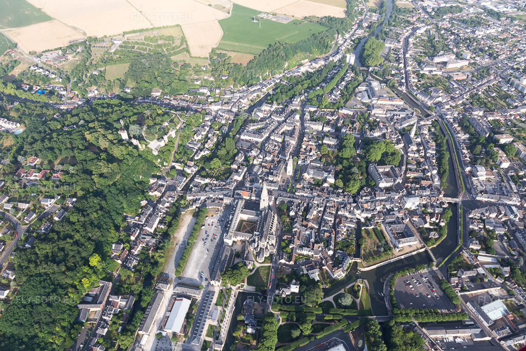 Vue aérienne: Vue de la ville à Vendôme dans le département Loir et Cher, France. Photo: IMG_101097.jpg prise le 24/06/2017 par Werner Riehm/FLY-FOTO.eu – Résolution de l'original: 5472 x 3648 px