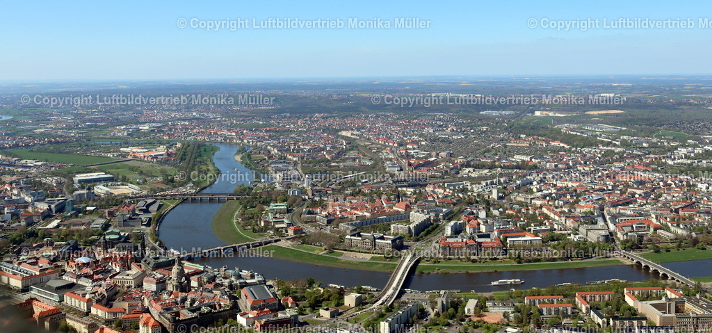 Dresden | Das Luftbild zeigt den Blick auf die Stadt Dresden mit der Elbe und den Brücken. Rechts im Bild ist noch die Carola-Brücke zu sehen. - Realisiert mit Pictrs.com