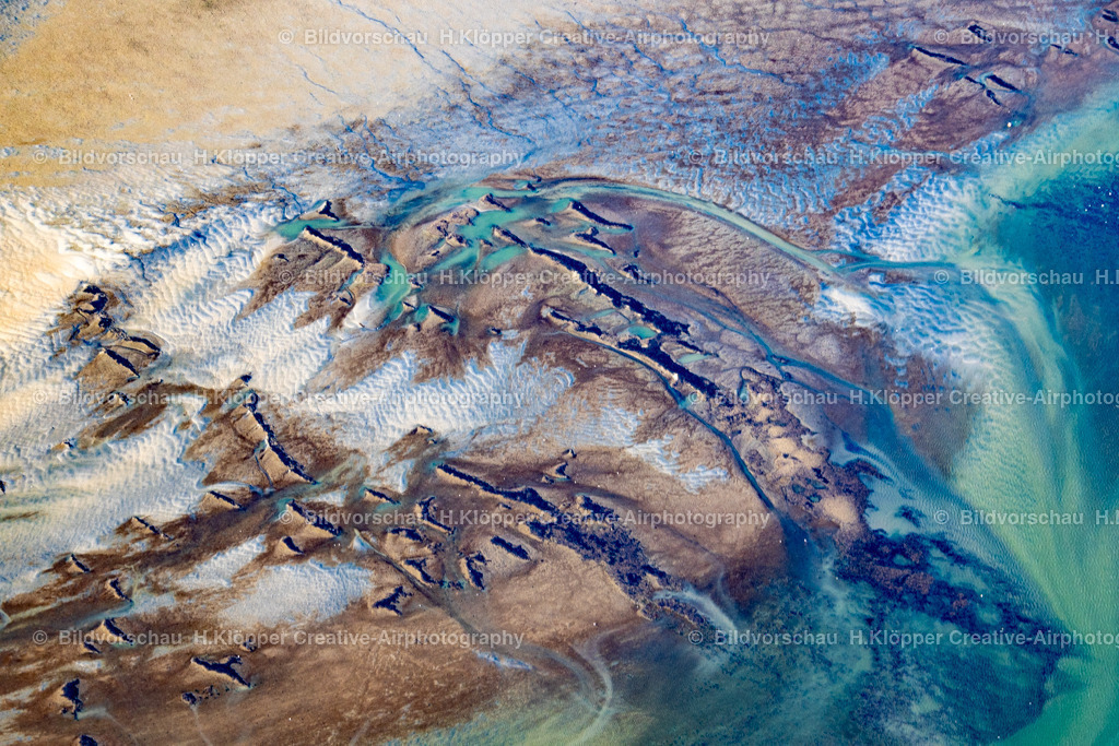 439A6933 | Das Wattenmeer wird von den Gezeiten beeinflusst, die durch die Anziehungskraft von Sonne und Mond auf die Erde entstehen. Es gibt zwei Gezeiten pro Tag - eine Flut und eine Ebbe. Während der Flut steigt das Wasser und bedeckt das Wattenmeer, während der Ebbe zieht sich das Wasser zurück und das Watt wird freigelegt.  - Realisiert mit Pictrs.com