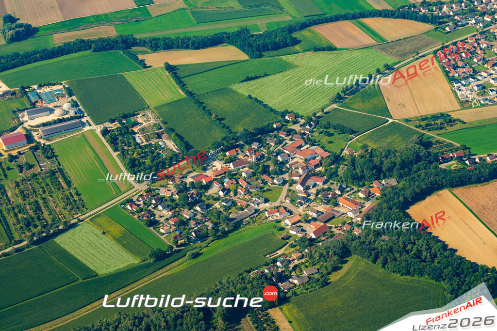 Das Luftbild zeigt : Ortlfing Burgheim - Die Luftaufnahme wurde 2024 vom UL-Flugzeug aus erstellt ( keine Drohne ) - Hochauflösende Luftaufnahme - Für grossformatige Ausdrucke geeignet. Die Geschenkidee !Mit Lizenz und Bildrechte bestellbar