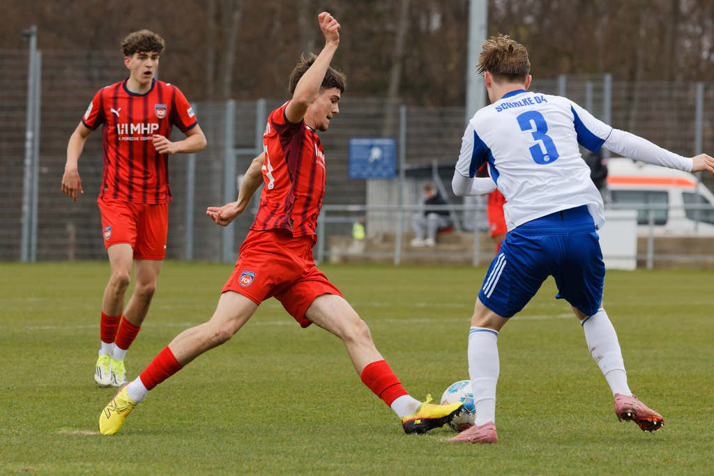 20260412-FCHS04_023 | 1.FC Heidenheim 1846 vs. FC Schalke 04, Fußball, U19, A-Junioren, NWL, U19-DFB-Nachwusliga, 2025/2026, 8. Spieltag, 12.04.2026 in Heidenheim, Walter-Birkhold-Jugendstadion (Foto: Michael Bulling) - Realisiert mit Pictrs.com