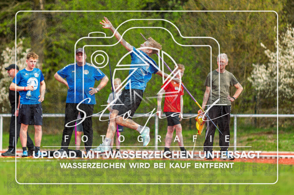 KMHK-1028 | Tobias Rose (TV Jahn Walsrode (NI)) bei den Kreismeisterschaften Leichtathletik-Wurf Heidekreis 2026 im Boehmewaldstadion, Soltau (Simon Paul Stopat) - Realisiert mit Pictrs.com