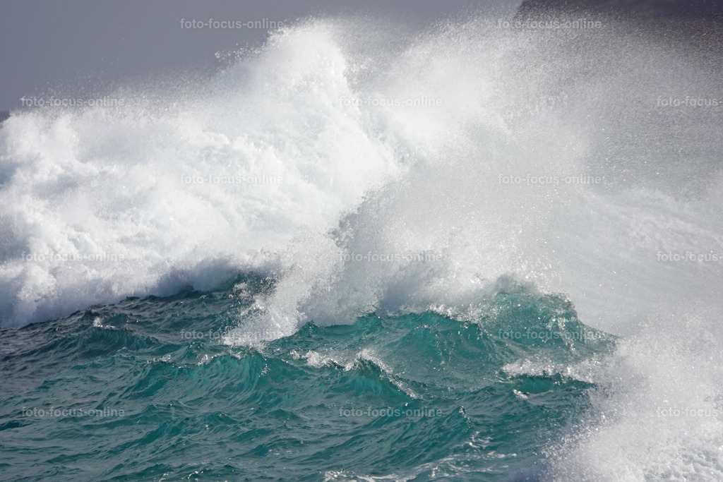 Wild waves | Atlantic breakwater