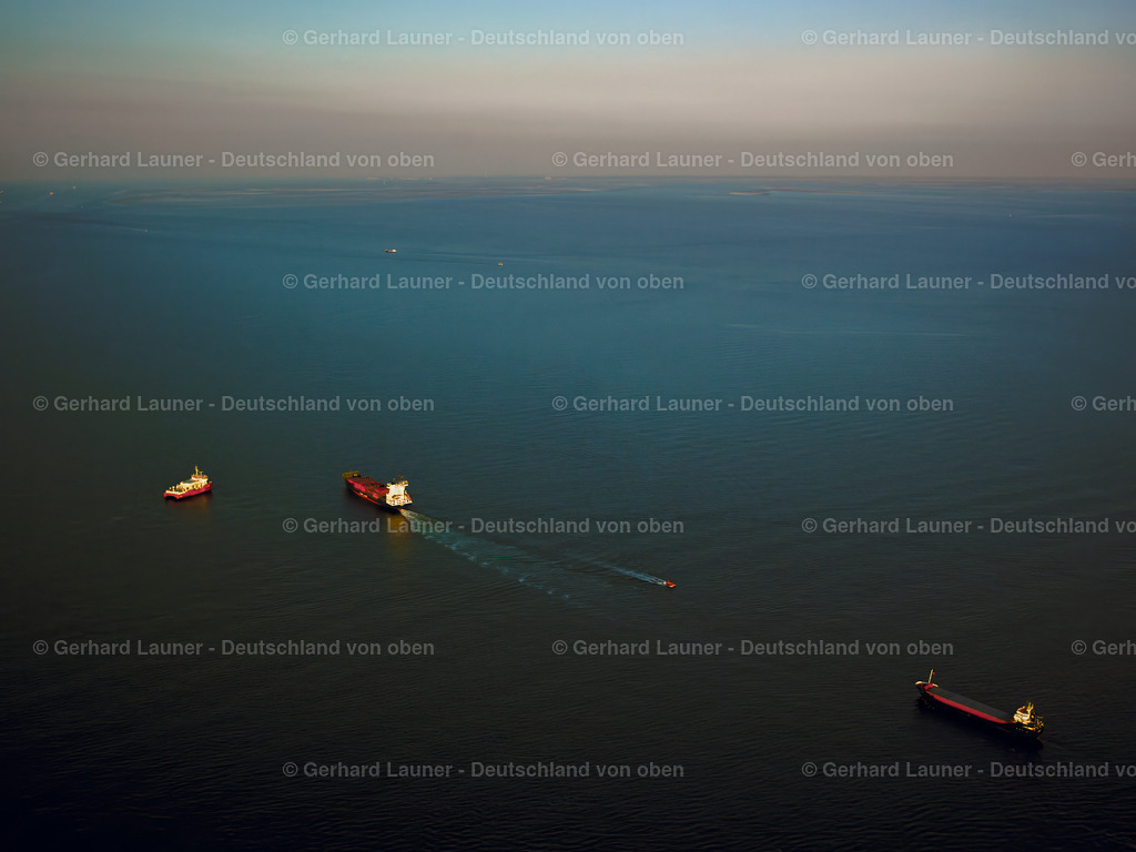 7000958 | verschiedene Schiffe in der Nordsee