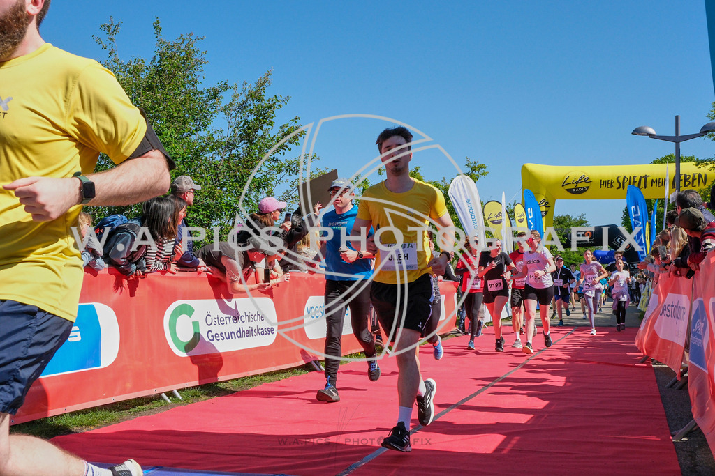 ..... | LINZ,AUSTRIA,27.April 24, Int. 3 Brückenlauf Linz  , Image shows: Photo: WAPICS / Michael ring