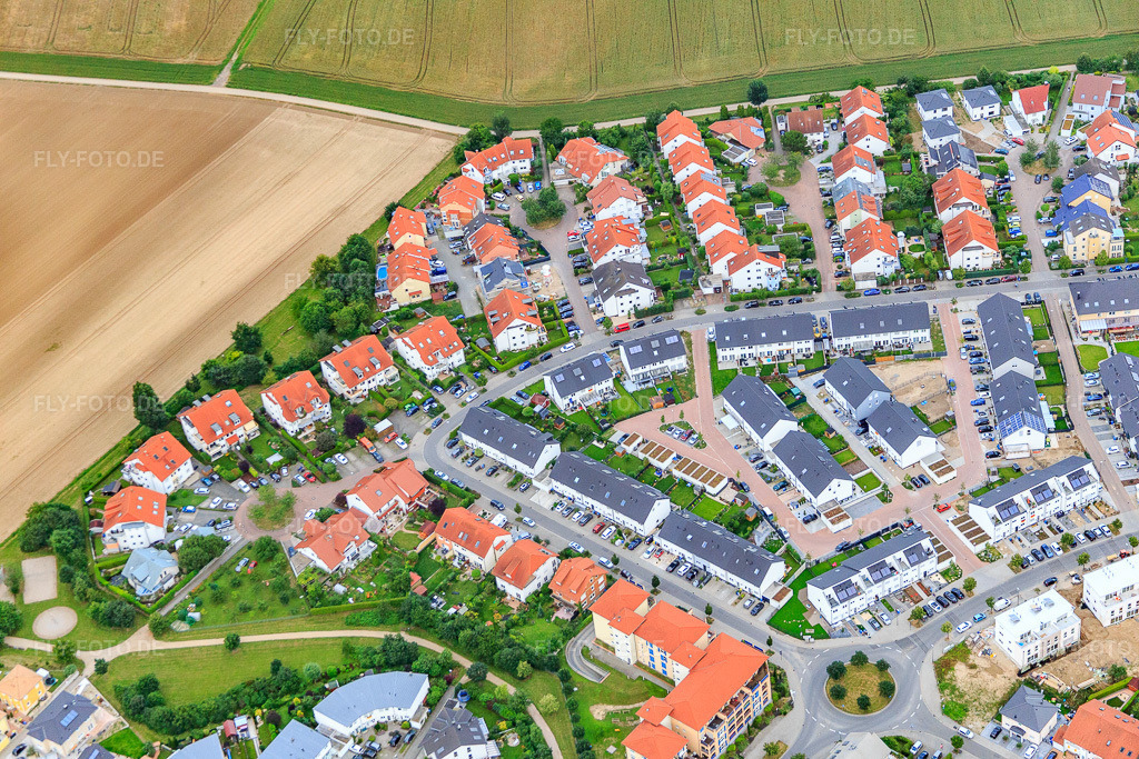 Luftbild: Senta-Geissler-Straße im Ortsteil Oggersheim in Ludwigshafen im Bundesland Rheinland-Pfalz in Deutschland.Foto: IMG_091051.jpg vom 04.07.2016 durch Werner Riehm/FLY-FOTO.deAuflösung des Originals: 5472 x 3648 px