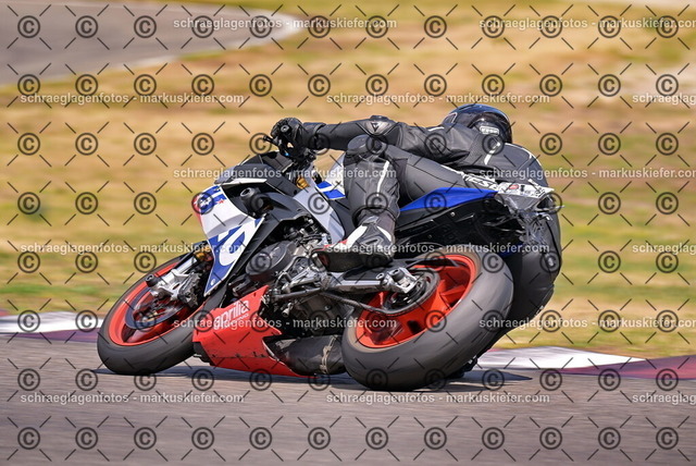 26bt05-1730 | markuskiefer.com - Realisiert mit Pictrs.com
